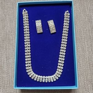 Necklace set with earrings
